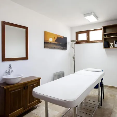One Bedroom Pirin Апартамент *